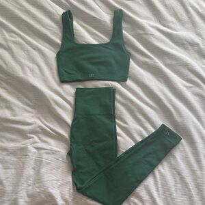 SET Active Green Leggings and Top Set
